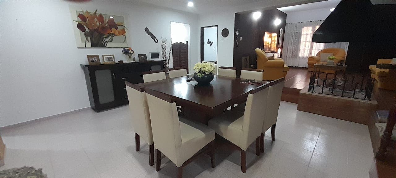 Casa de categoría — Hipólito Irigoyen 1592 — foto 4