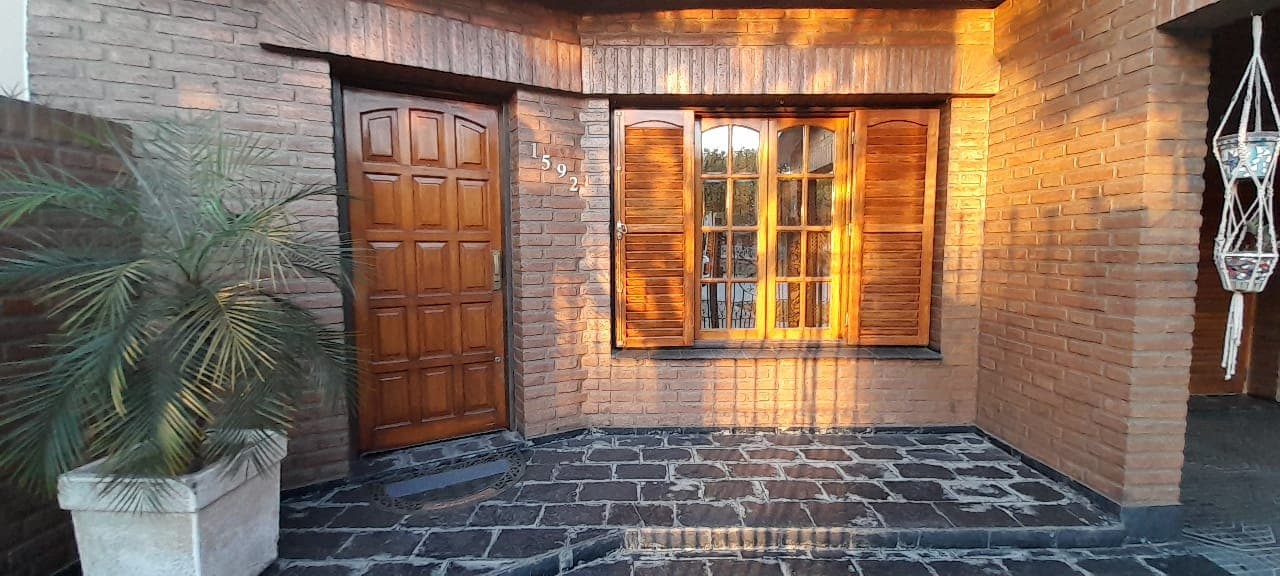 Casa de categoría — Hipólito Irigoyen 1592 — foto 6